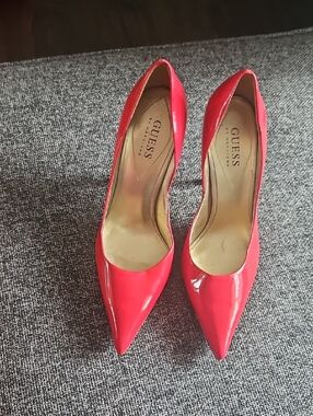 GUESS Women's Bright Red Patent Pointed Pumps